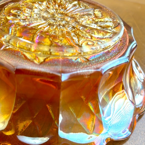 Carnival Glass Bowl in Marigold with Center Grape Pattern -  Vintage - Picture 7 of 8